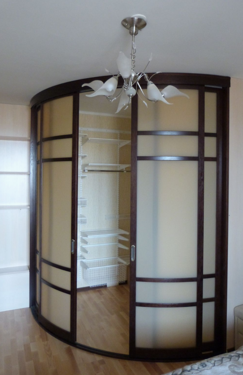 Радиусная полукруглая угловая гардеробная комната Ангарск
