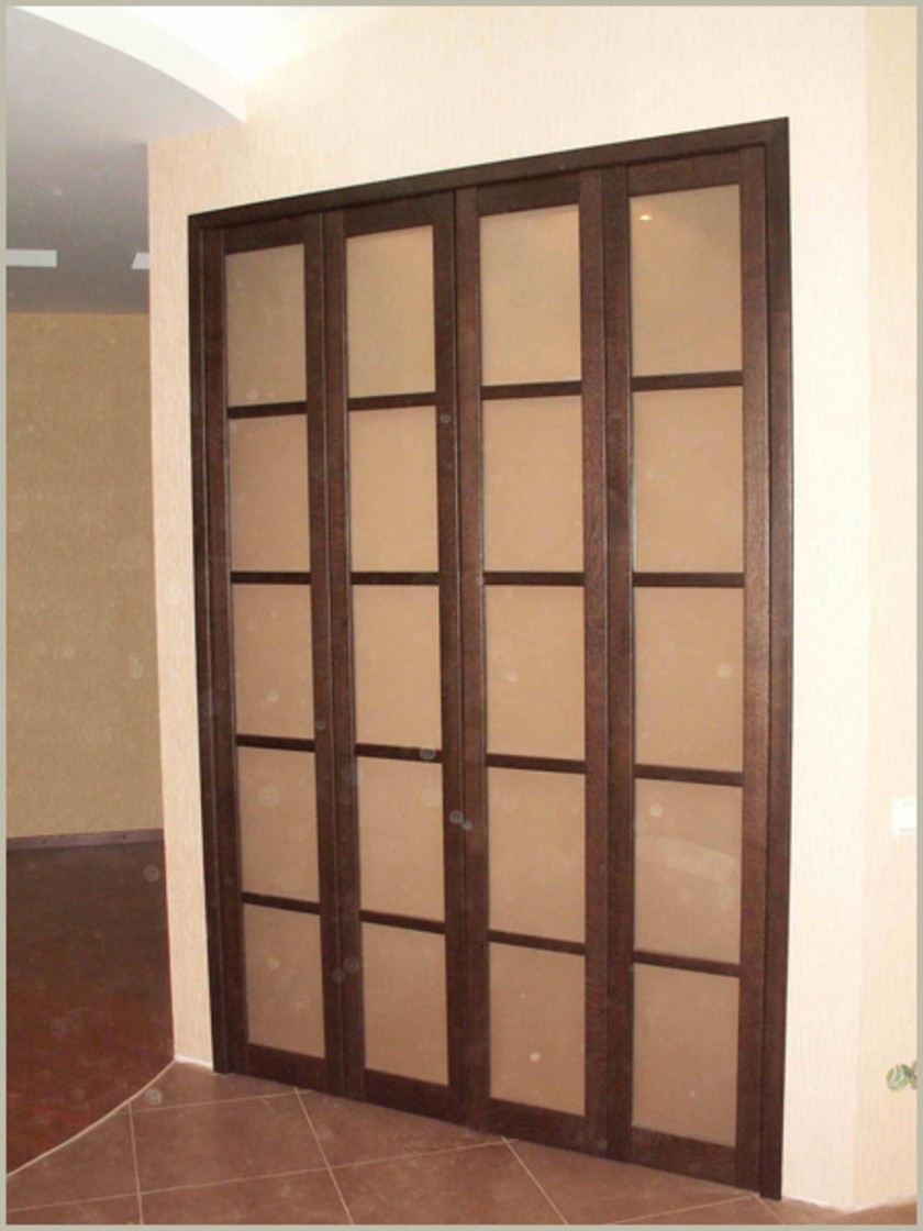 Двери гармошка с матовым стеклом и накладными разделителями Ангарск
