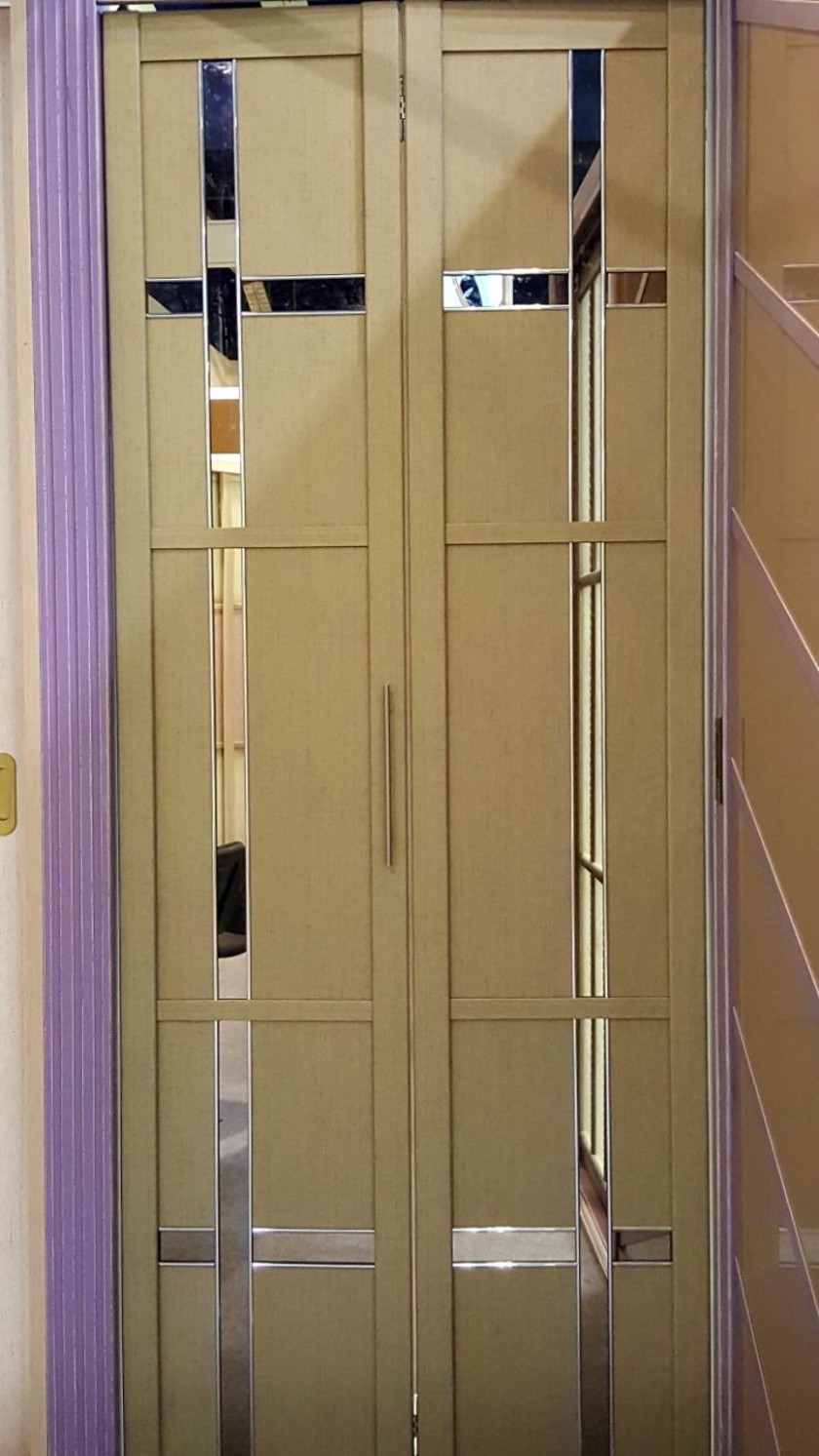 Двери гармошка шпонированные с зеркальным декором Ангарск
