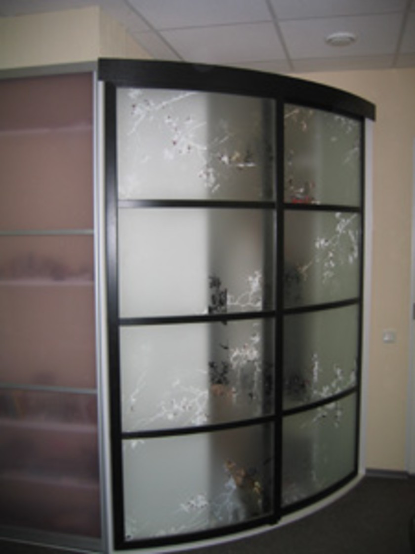 Шкаф купе радиусный с рисунком на стекле Ангарск