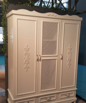 Распашные двери с декоративными накладками Ангарск